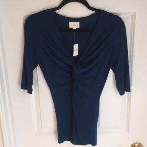 Quarter sleeve tee shirt